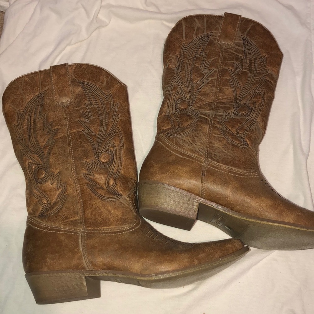 Coconut boots size 8
